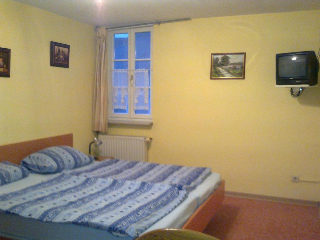 Hotel Zum Hirsch Am Bahnhof Оберурзель Номер фото