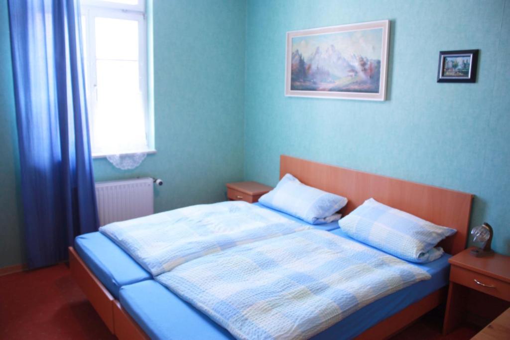 Hotel Zum Hirsch Am Bahnhof Оберурзель Екстер'єр фото